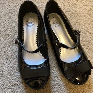 Girls black wedge dress shoes. Wonder nation. Size 1. Like new condition.